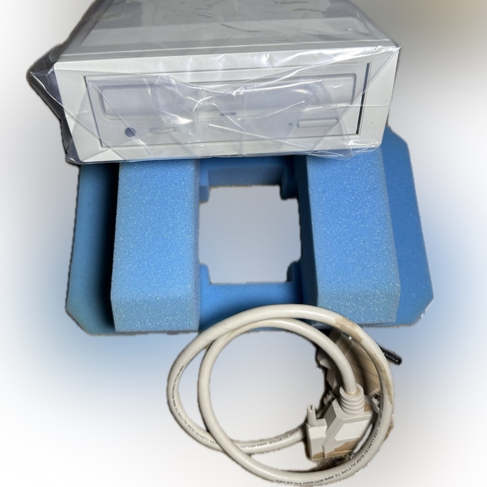 Sun Moon Star External CD-ROM Drive - Teal Box - Picture 3 of 6